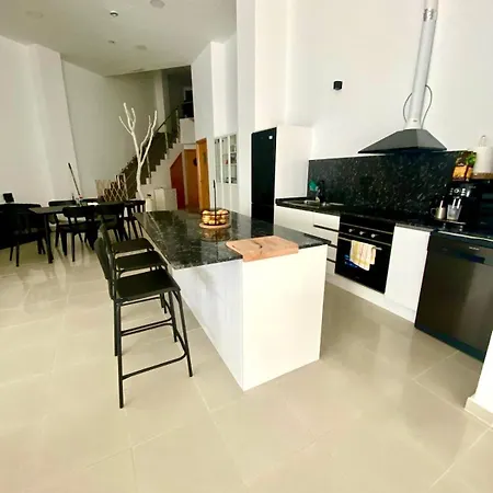 Daire Across From The Turia Modern