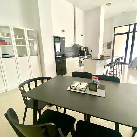 Daire Across From The Turia Modern